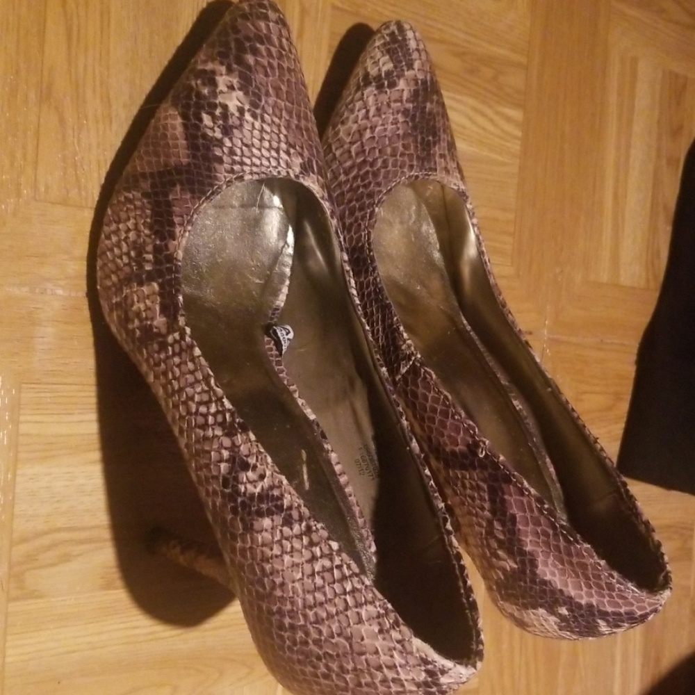 Heels - Picture 2 of 4
